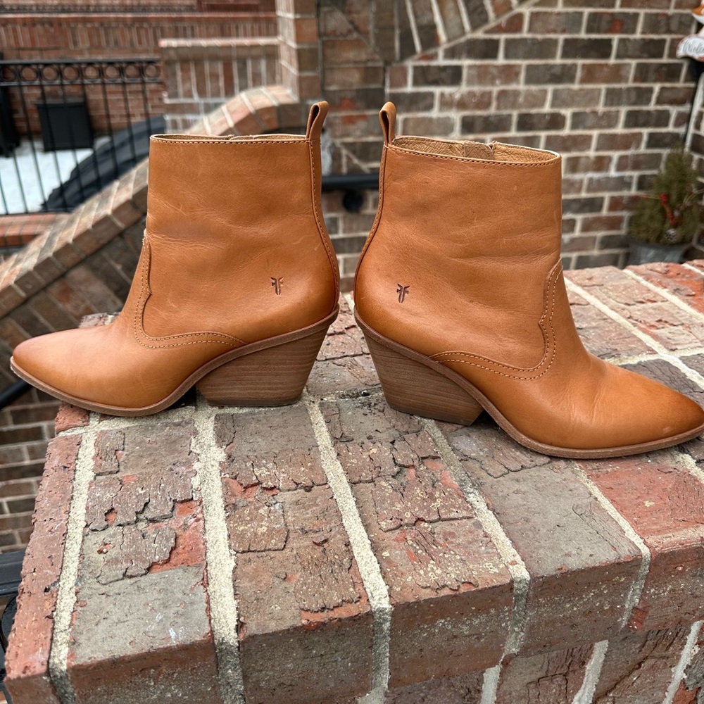 Frye Cognac Leather Ankle Booties size 7.